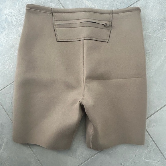 NWT SKIMS Sport Swim Scuba Mid Thigh Short in Desert - Picture 6 of 10